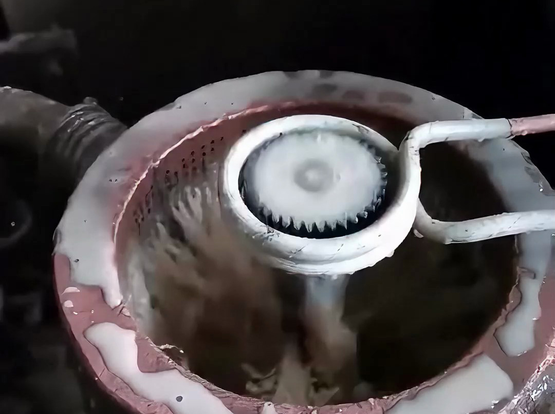 半自動(dòng)高頻齒輪淬火工藝，操作簡(jiǎn)單效率高！